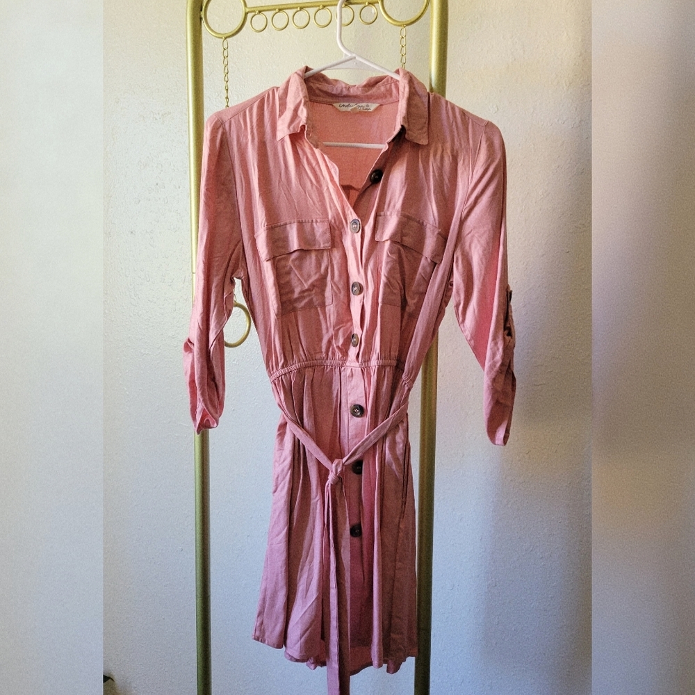 Botton up Soft Pink Dress w/ Clinch Waist & Tie Belt. Size M